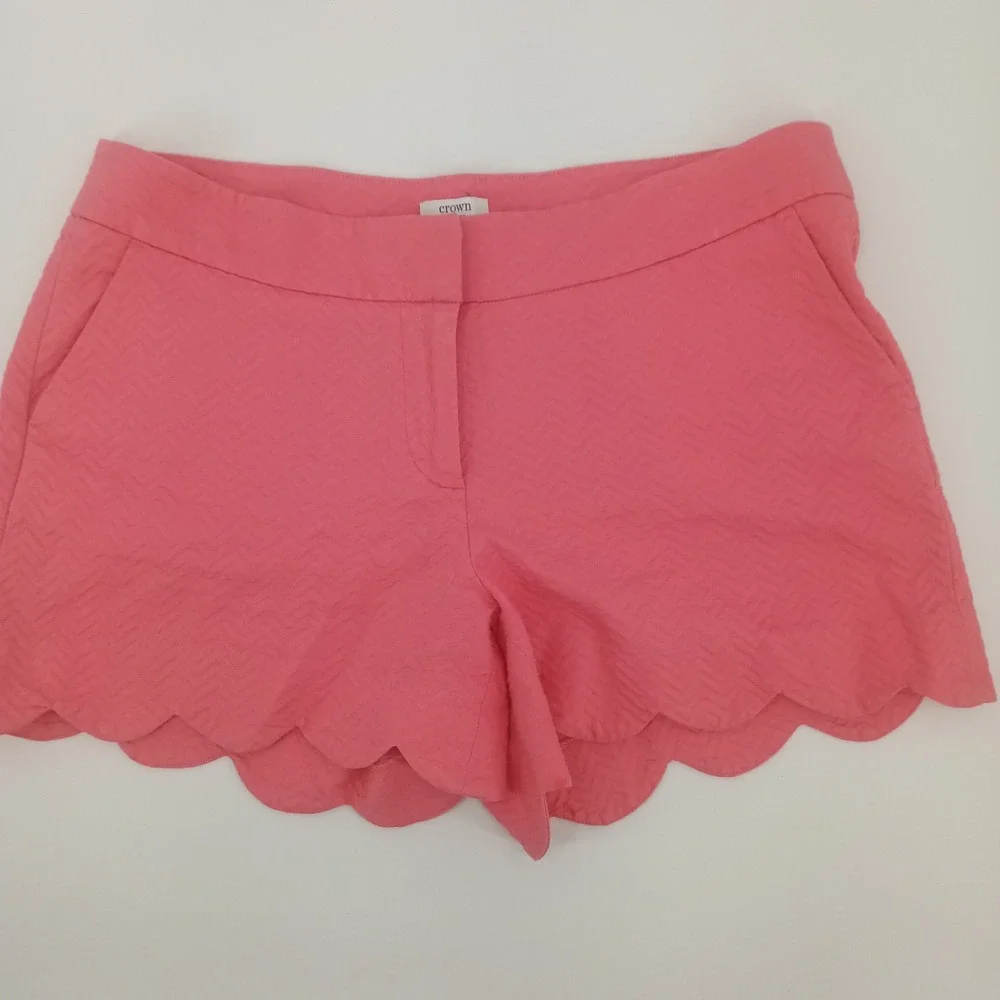 Crown & Ivy Pink Scalloped Hem Chevron Textured Shorts Womens Size 6 Coral‎